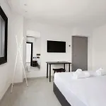 Urban 33 With Balcony - 2 Bdr Апартаменты