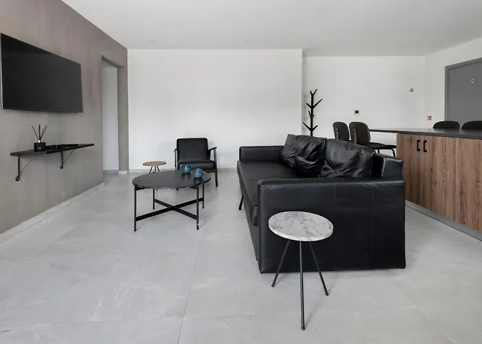 Urban 33 With Balcony - 2 Bdr