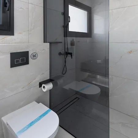 Apartment Urban 33 With Veranda - 2 Bdr Nicosia