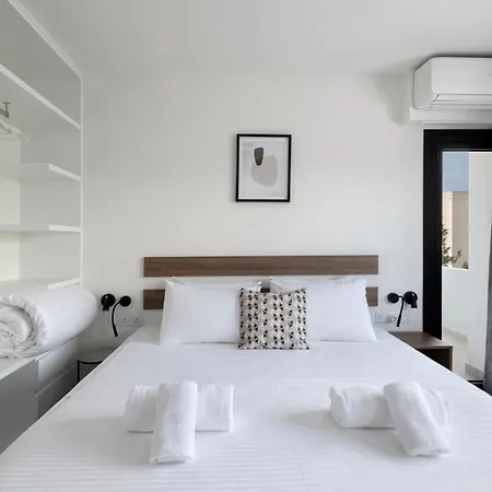 Apartment Urban 33 With Veranda - 2 Bdr Nicosia