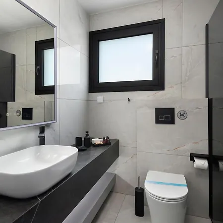 Urban 33 With Veranda - 2 Bdr Apartment *